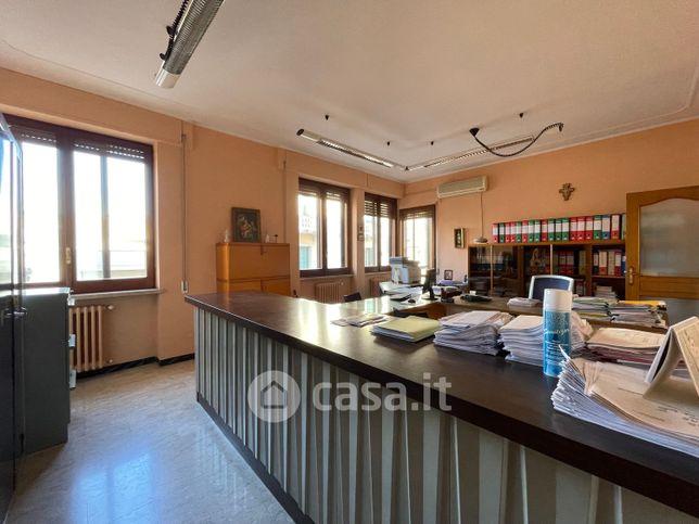 Appartamento in residenziale in Via Lucana 23