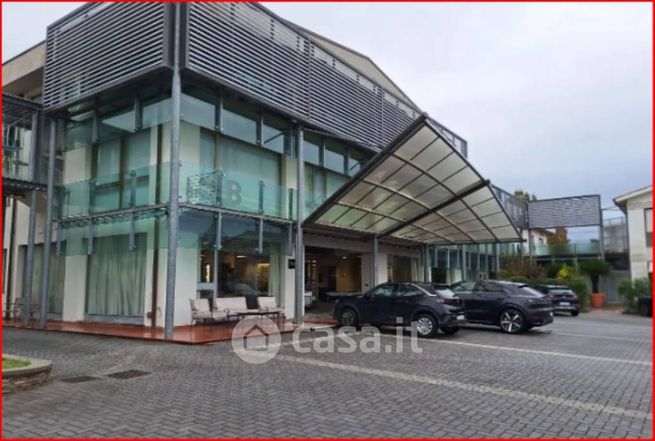 Capannone in commerciale in Via delle Ville