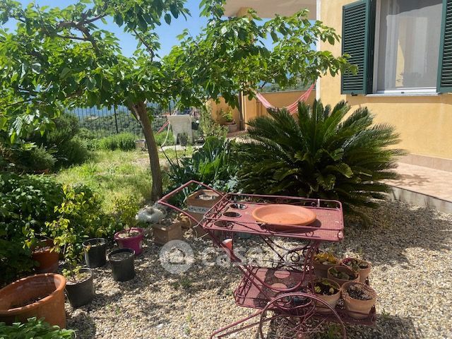 Casa bi/trifamiliare in residenziale in Strada Cason della Guardia