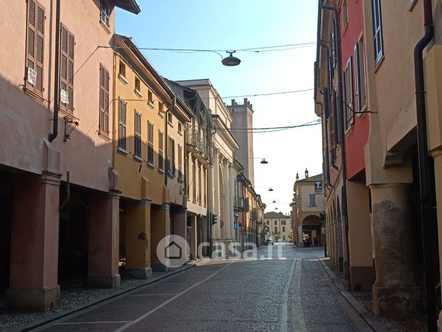 Appartamento in residenziale in Via Rosales 5