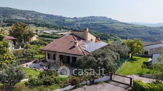 Villa in residenziale in Via Alcide De Gasperi 3