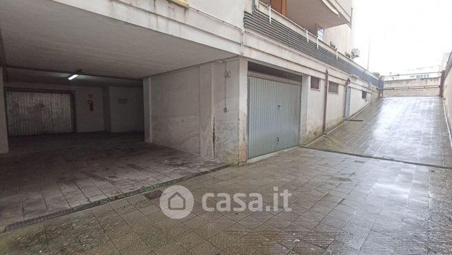 Box/posto auto in residenziale in Via Enrico Lupinacci