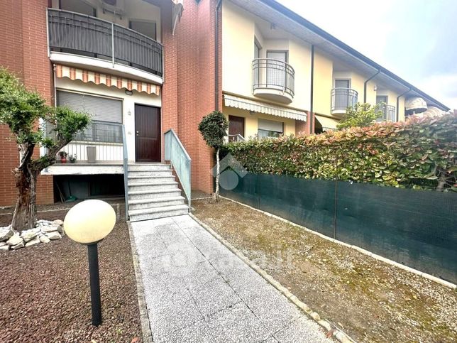 Villetta a schiera in residenziale in Via A. Locatelli 64