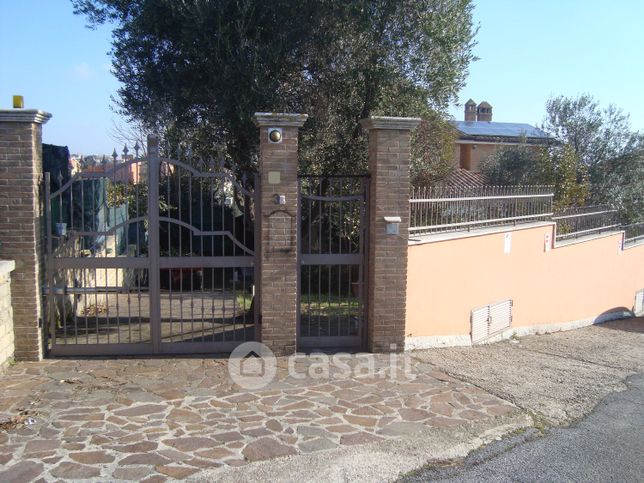 Casa bi/trifamiliare in residenziale in Via Monte Primo 89---/B