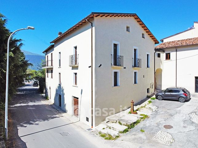 Casa indipendente in residenziale in Via 4 Novembre