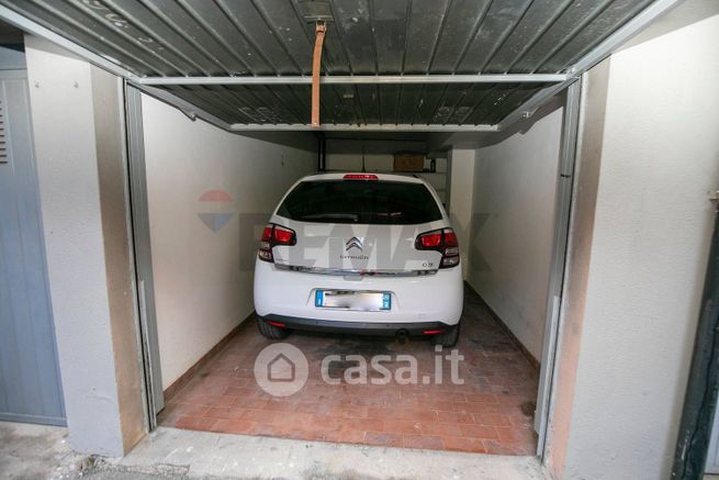 Box/posto auto in residenziale in Via Cesare Battisti 48
