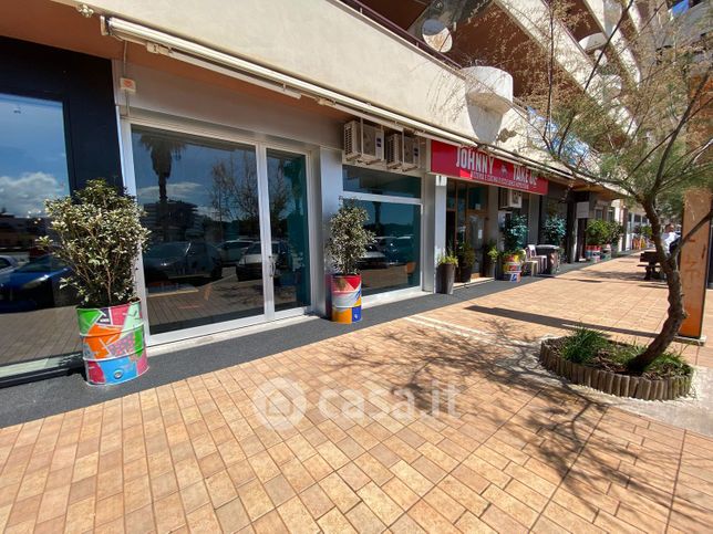 Attività/licenza (con o senza mura) in commerciale in Via R. Paolucci 63