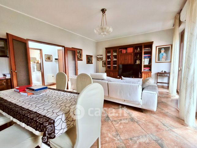 Appartamento in residenziale in Via Gravellona 50