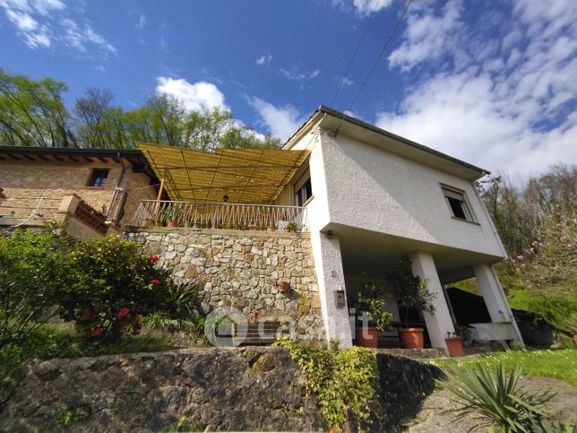 Casa indipendente in residenziale in 