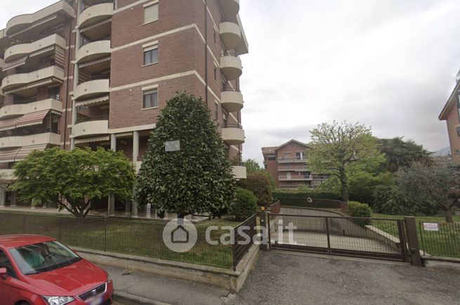 Box/posto auto in residenziale in Via Salasco 6