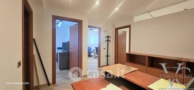 Ufficio in commerciale in Via Piave