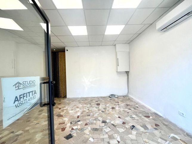 Attivitã /licenza (con o senza mura) in commerciale in Via IV Novembre 2