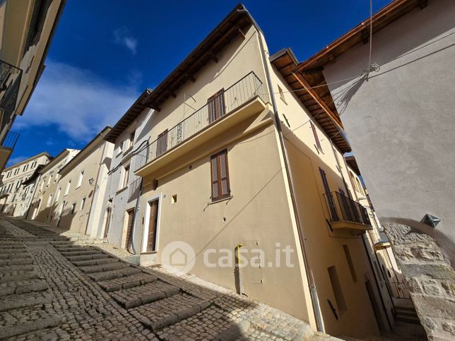 Casa indipendente in residenziale in Costa Masciarelli 30