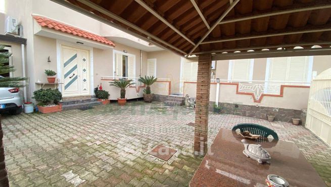 Casa indipendente in residenziale in 