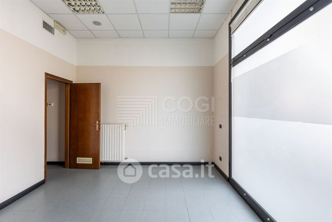 Ufficio in commerciale in Via della Resistenza