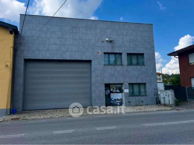 Capannone in commerciale in Via G. Mameli 8