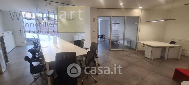 Ufficio in commerciale in 