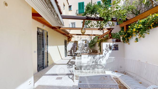 Appartamento in residenziale in Via Aragonese 57