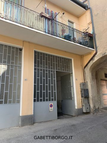 Garage/posto auto in residenziale in Via avena 43