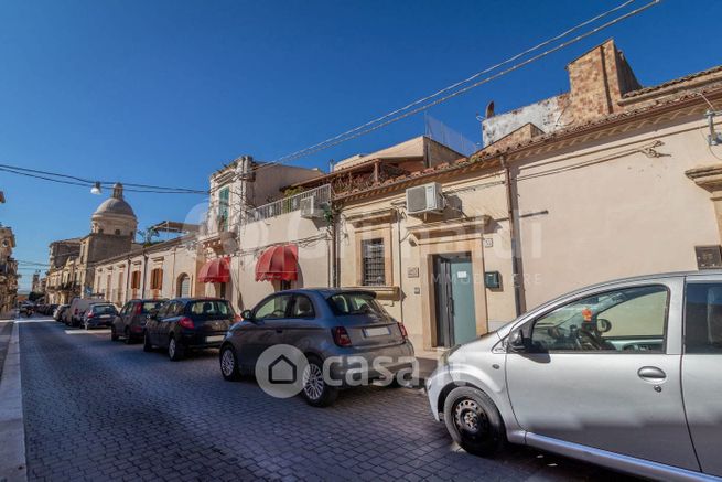 Casa indipendente in residenziale in Via Sergio Sallicano 54