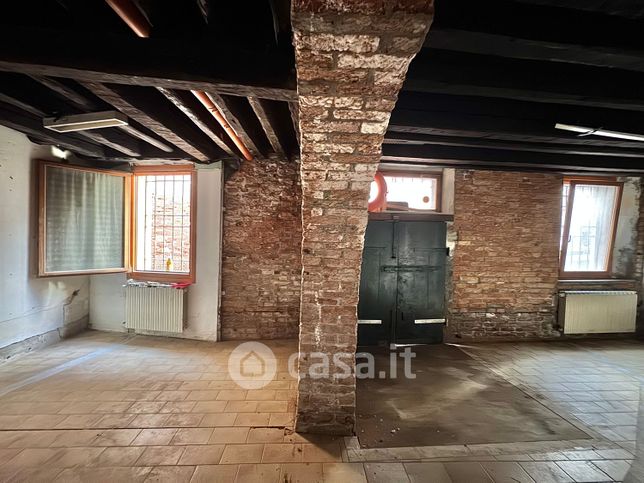 Capannone in commerciale in Calle Lunga San Barnaba