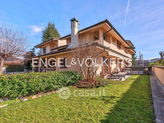 Villa in residenziale in Viale Repubblica