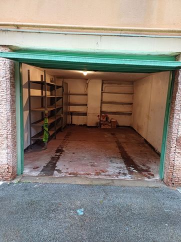 Garage/posto auto in residenziale in Via Gabriele Rossetti 15 G