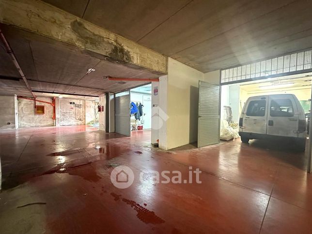 Box/posto auto in residenziale in Via Giovanni Pascoli 6