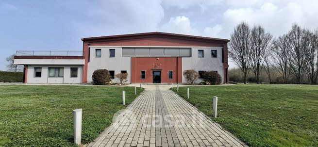 Capannone in commerciale in Strada della Cebrosa