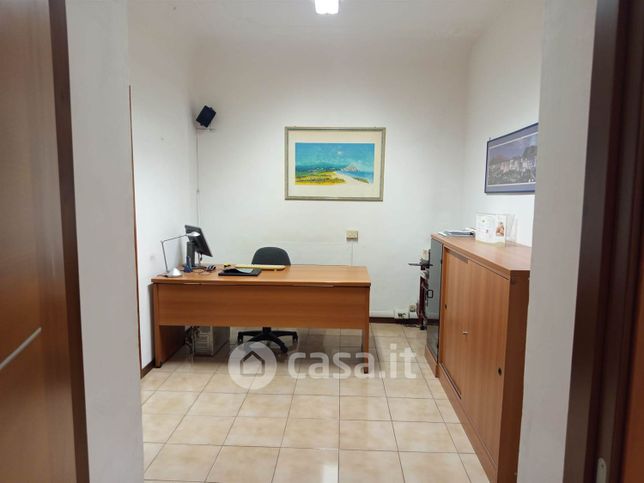 Ufficio in commerciale in 