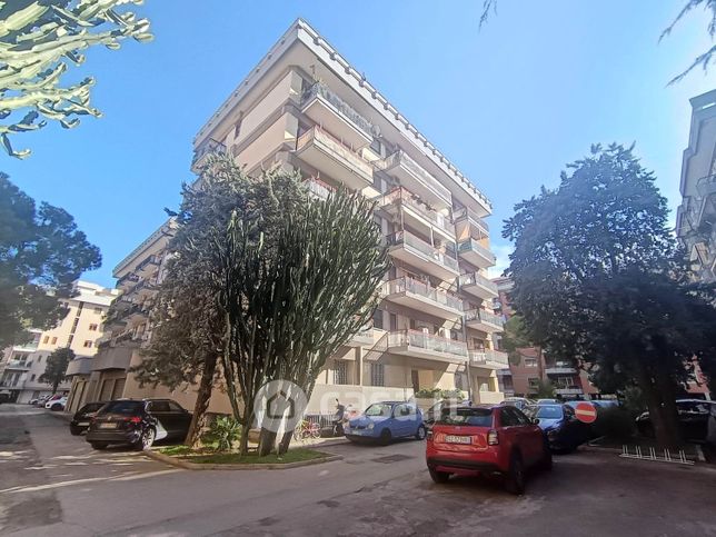 Ufficio in commerciale in Via della Resistenza 48