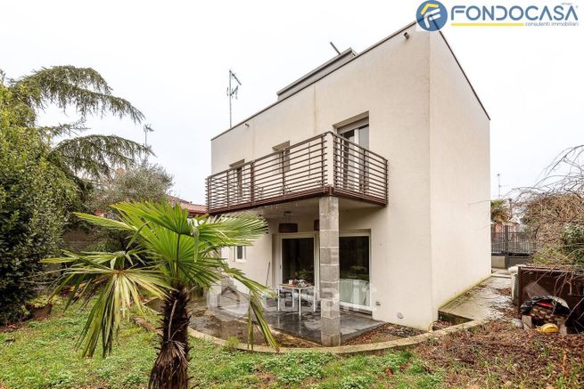 Villa in residenziale in Via delle Viole