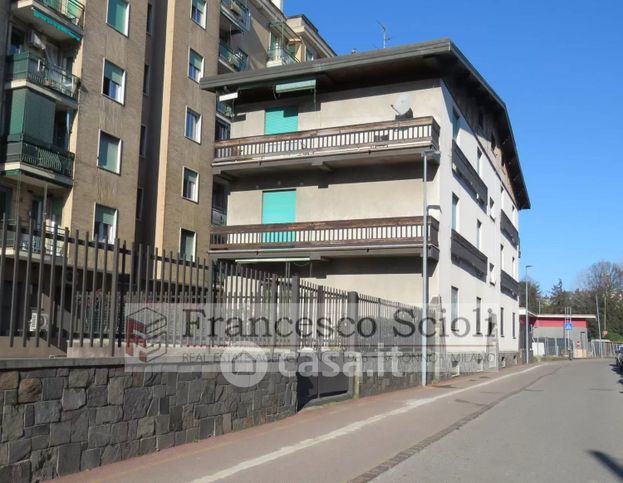 Appartamento in residenziale in Via Varese 33