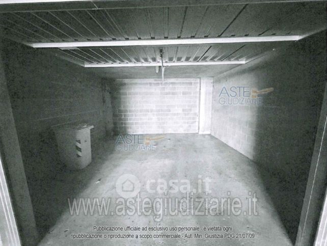 Box/posto auto in residenziale in Via XXV Aprile