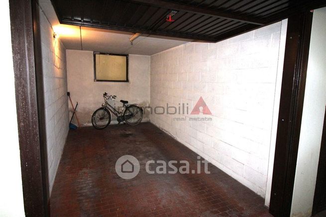 Box/posto auto in residenziale in Viale Brianza 34