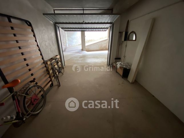 Box/posto auto in residenziale in Via Romana