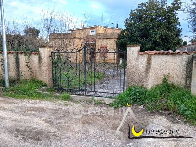 Villa in residenziale in Strada della Guardia 1
