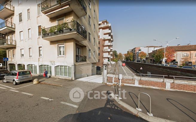 Box/posto auto in residenziale in Via trento trieste 80
