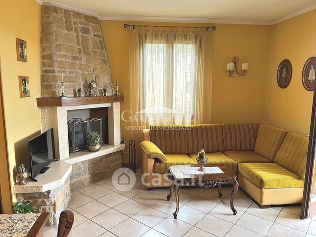 Casa bi/trifamiliare in residenziale in Via delle Rose