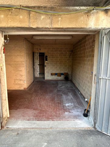 Box/posto auto in residenziale in Via Gaspare Nadi