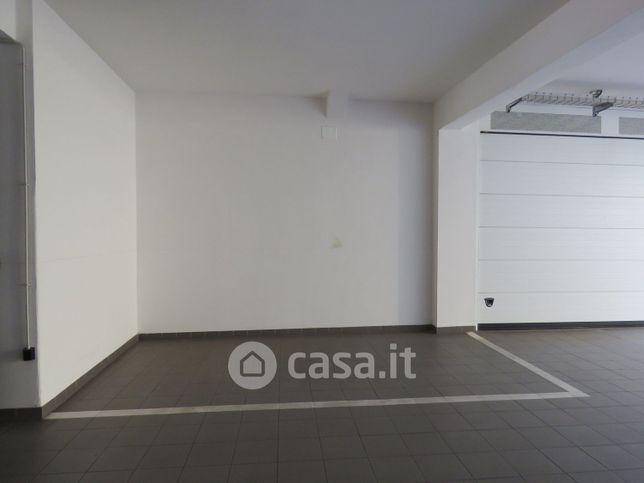 Box/posto auto in residenziale in Via Della Grada 15