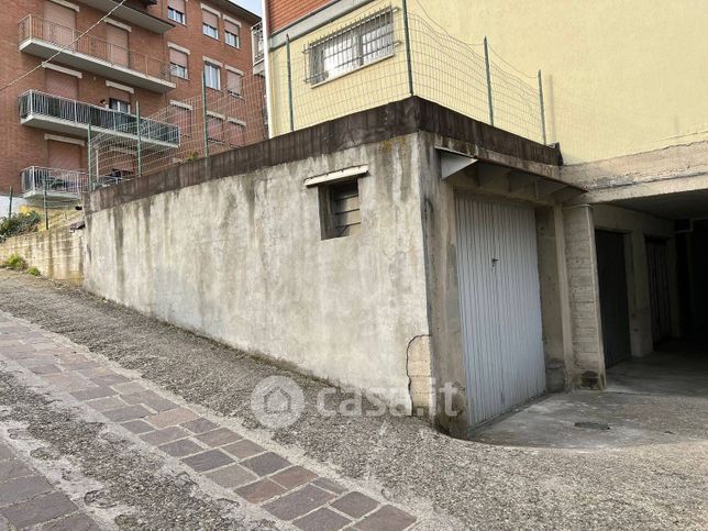 Box/posto auto in residenziale in Via Alfredo Dino Ferrari