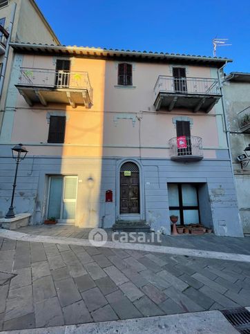 Casa indipendente in residenziale in Piazza Carpine 11