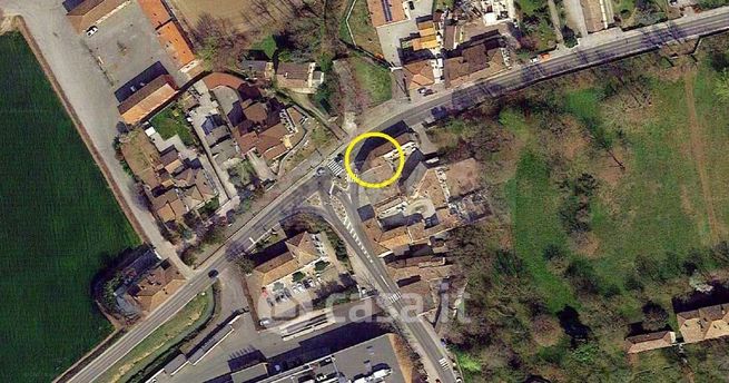 Casa bi/trifamiliare in residenziale in Frazione Gragnano 44