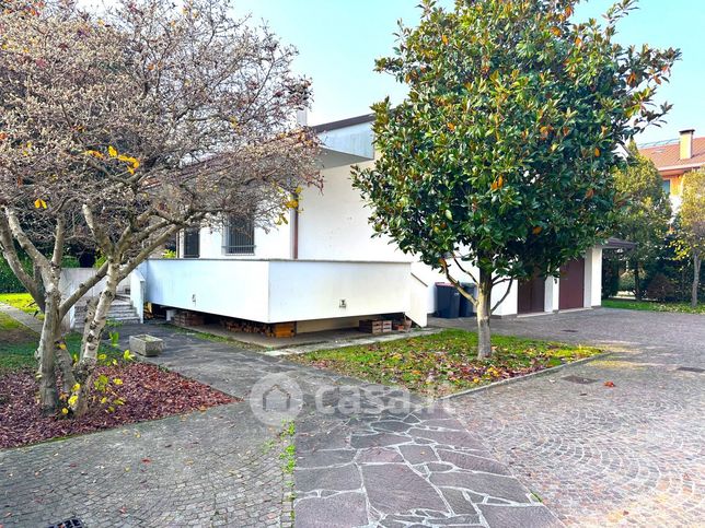 Villa in residenziale in Via Santa Monica