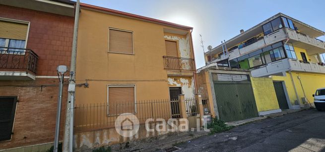 Casa indipendente in residenziale in Via Bologna 4