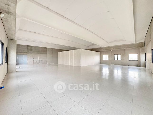 Ufficio in commerciale in 