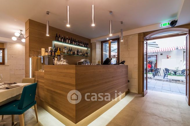 Attivitã /licenza (con o senza mura) in commerciale in Via Roma