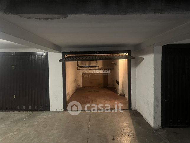 Garage/posto auto in residenziale in Via Melzo 13