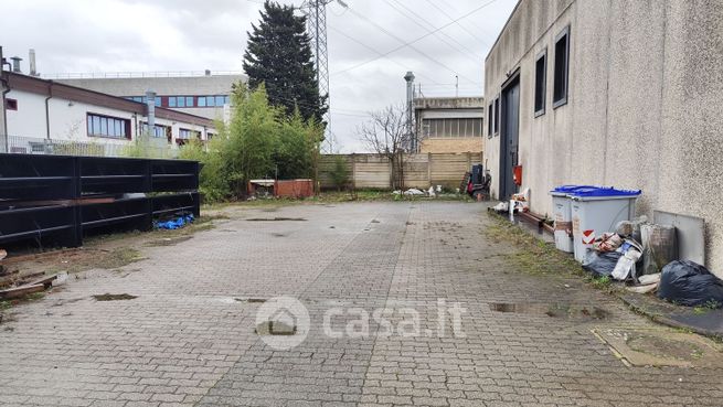 Capannone in commerciale in Via Giovanni Amendola 21